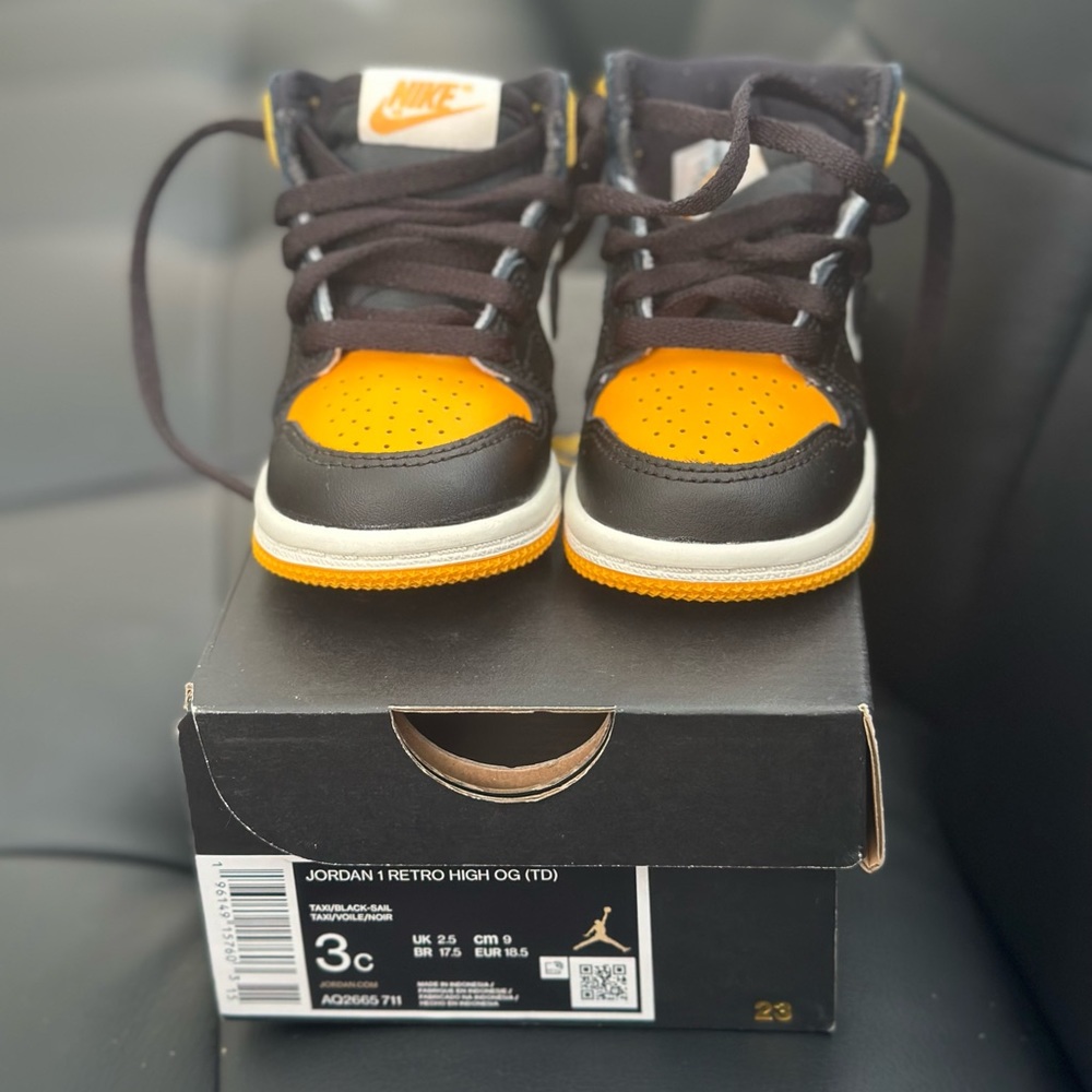 LIKE NEW Jordan 1s Hard bottom 3c